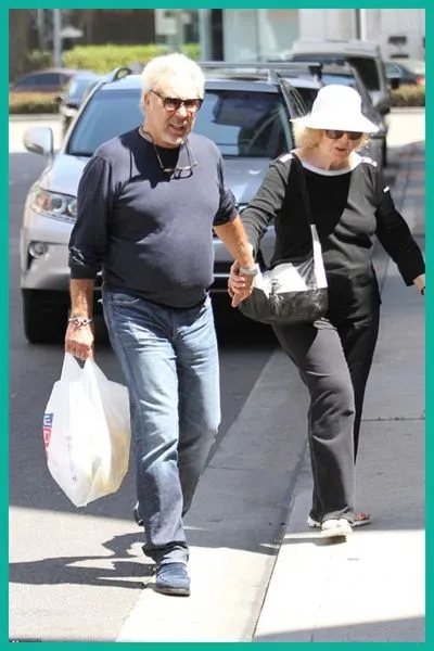 tom jones wife , Melinda Trenchard